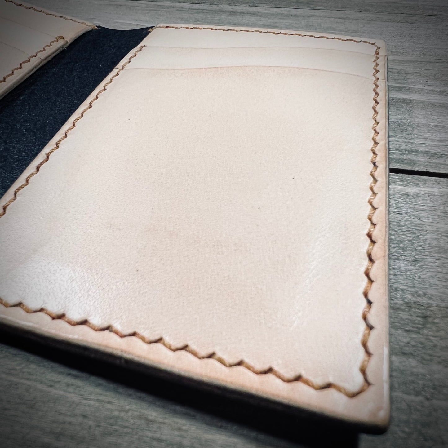 The Black & Tan - Vertical Wallet